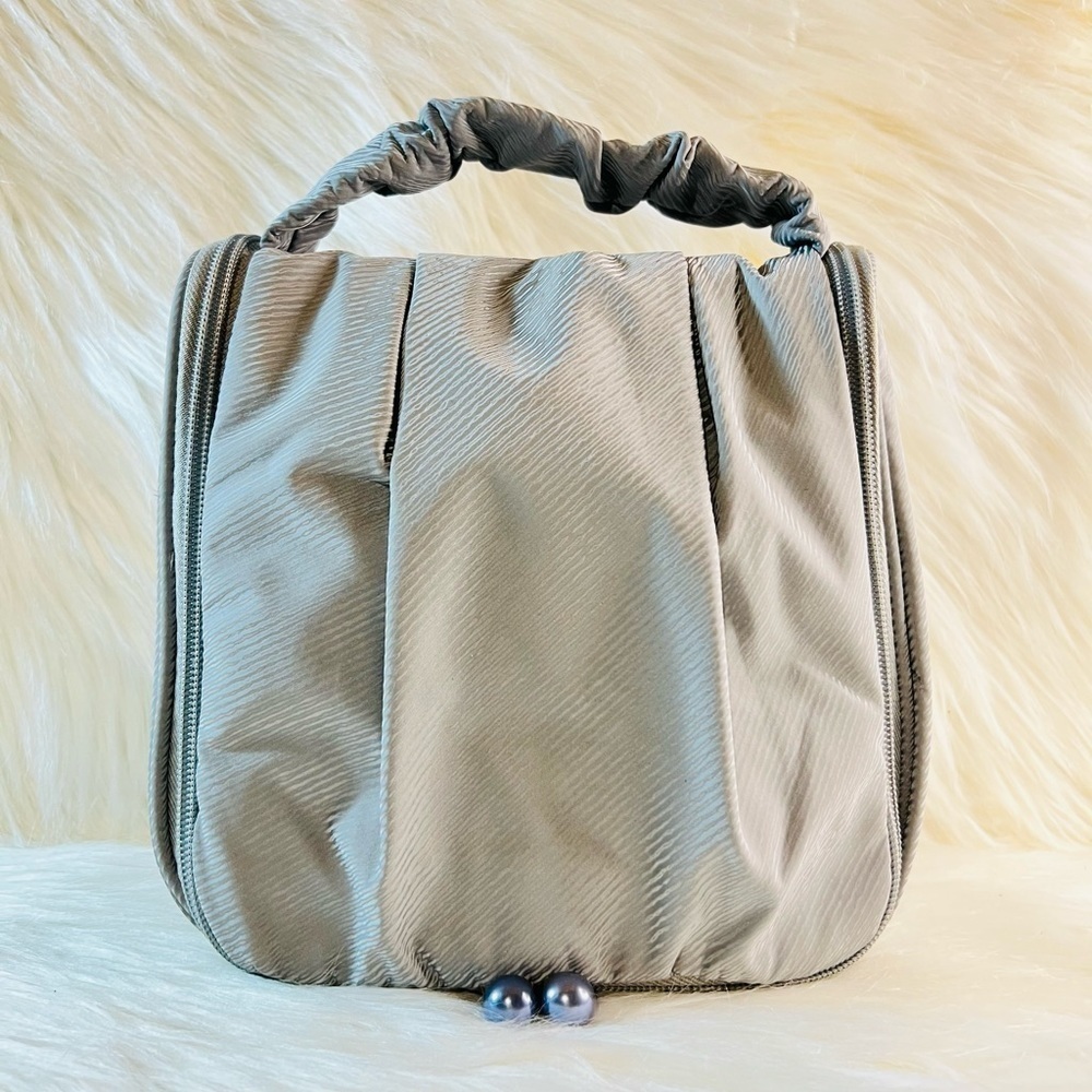 Hanging Toiletry Bag - Picture 2 of 11